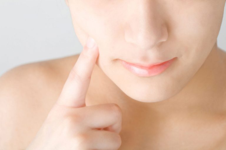 肌の悩みイメージ画像　